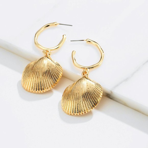 Shell Earring - Picture 1 of 1